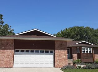 402 3rd St N, Casselton, ND 58012