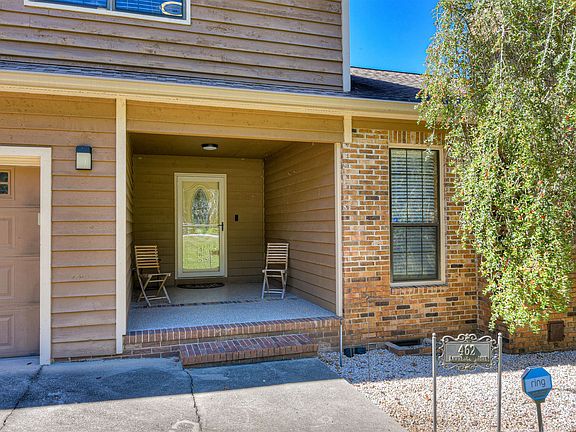 3rd image of 462 Lawrence Dr #E