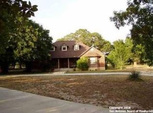 932 Eagle Creek Dr, Floresville, TX 78114