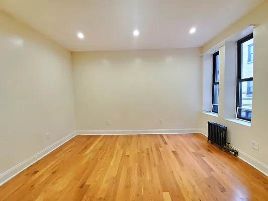 Rented by Esra Realty | media 9