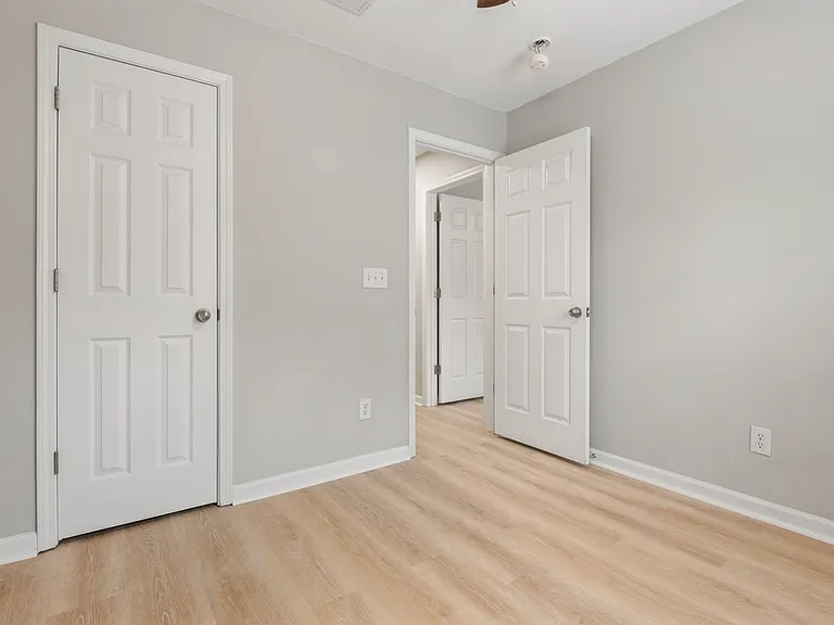 502 Canyon Lake Cir — Photo 23