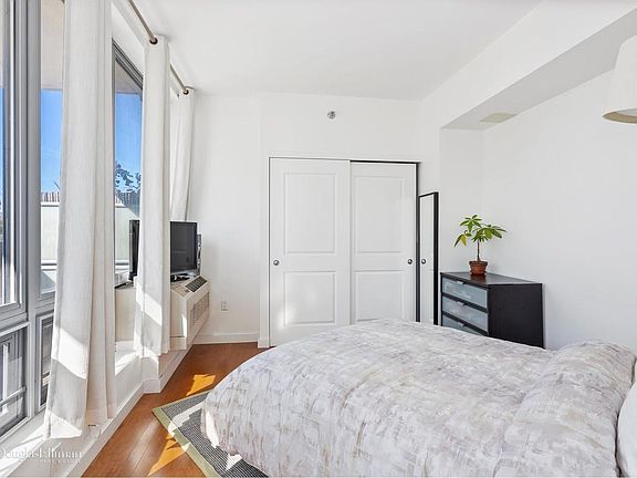 4th image of 4815 11th St APT 9B