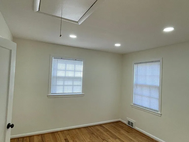 2924 Marshall St — Photo 29