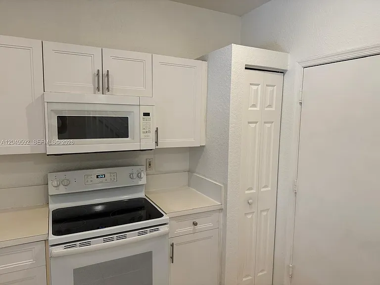 9064 NW 54th St #9064 — Photo 9