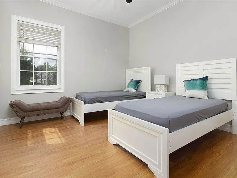 216 Eastpark Dr — Photo 43