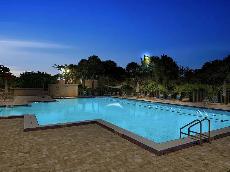 303 Leeward Dr — Photo 43