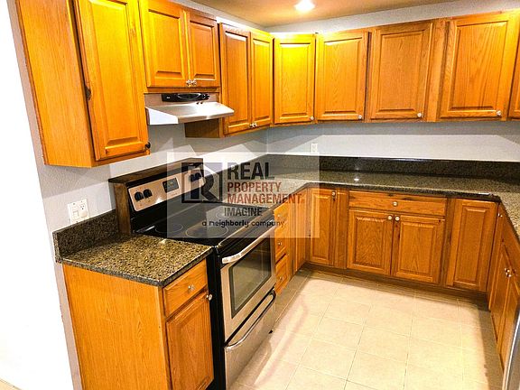 4th image of 819 Oakcrest Dr SE