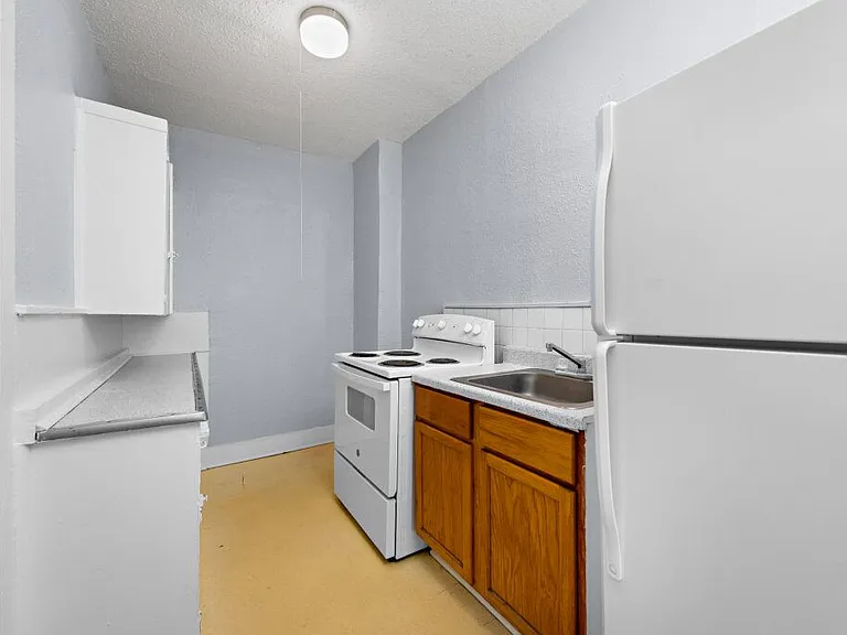 901 E Linwood Blvd — Photo 11