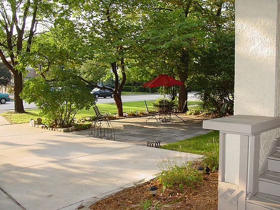 2nd image of 711 N La Grange Rd #1