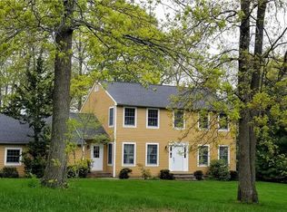 15 Canterbury Ln, Pawcatuck, CT 06379