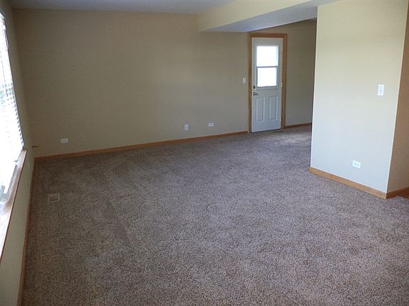 4th image of 2820 Forestview Dr