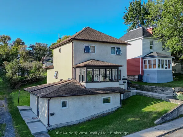 617 1st St S, Kenora, ON P9N 1E1