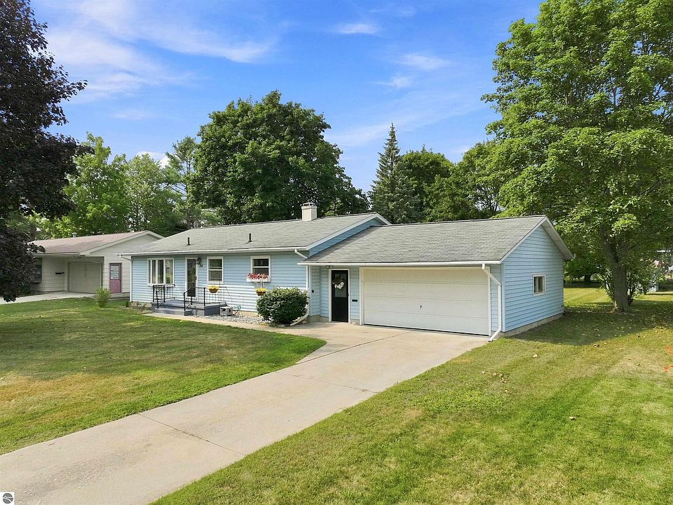 1st image of 714 Sunset Ln