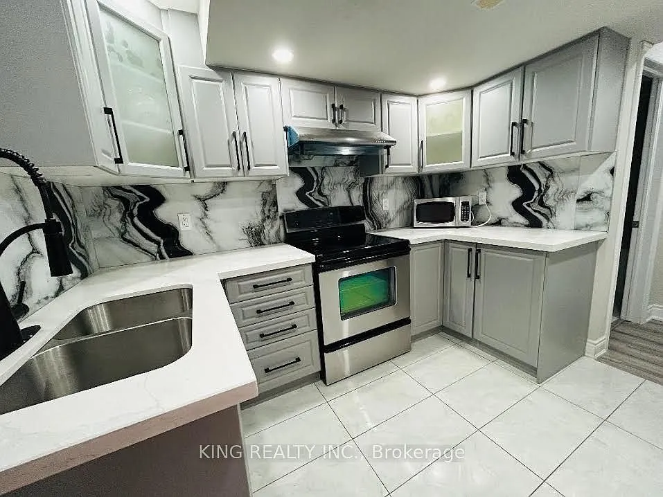 13 Black Diamond Cres #BASEMENT