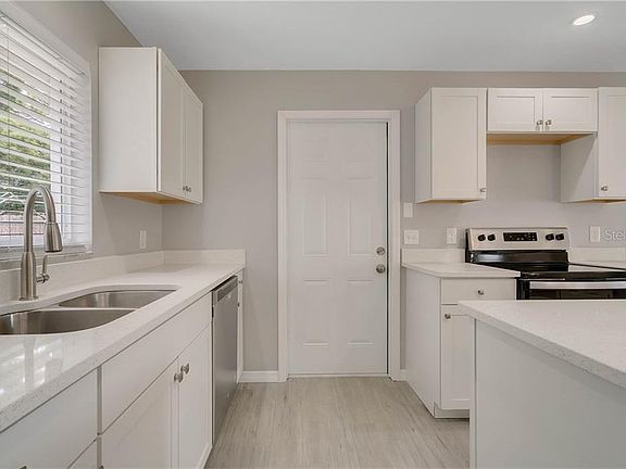 4th image of 3828 Anthony Ln