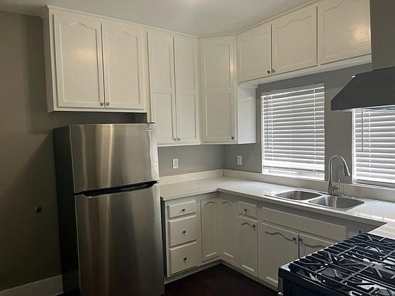 3rd image of 1435 Albany St #1435