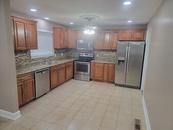 5th image of 4013 Creekwood Terrace Ln