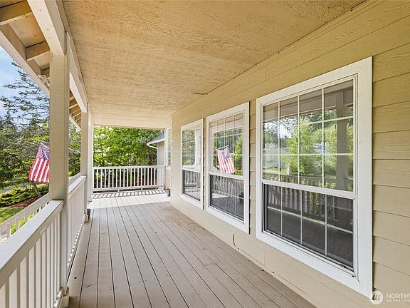 3rd image of 10901 194th Street Ct E