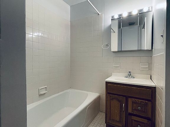 5th image of 316 E 77th St APT 2
