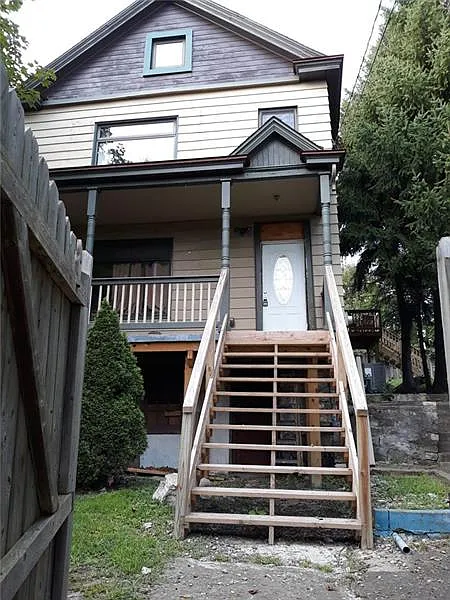327 Ivory Ave photo 1