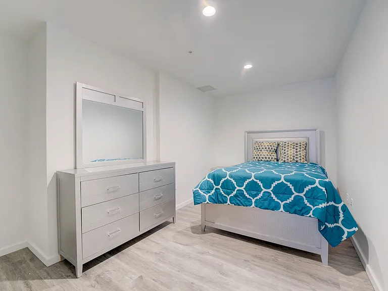 Lofts at 629 Euclid — Photo 7