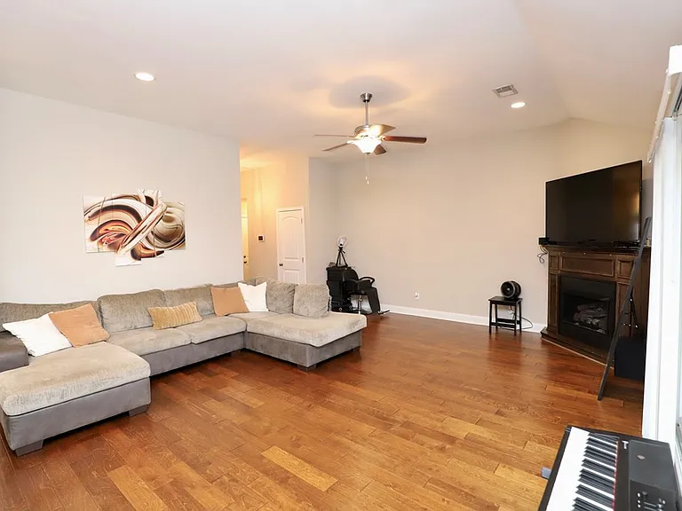 513 Waterlily Dr — Photo 45
