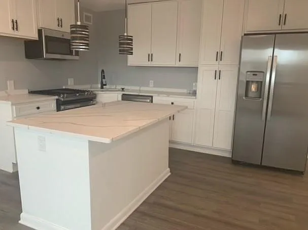 1 bed, 735 sqft, $1,950 — Photo 1
