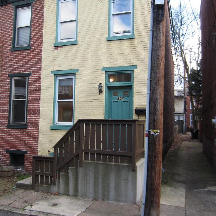 1st image of 257 Sassafras St