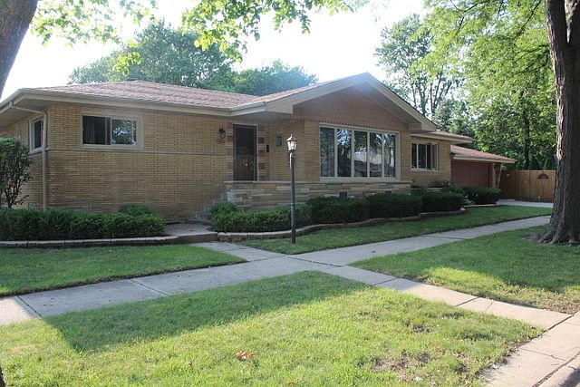 1st image of 4600 W 98th Pl
