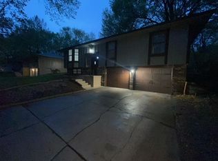 201 SW Chicago St, Blue Springs, MO 64014