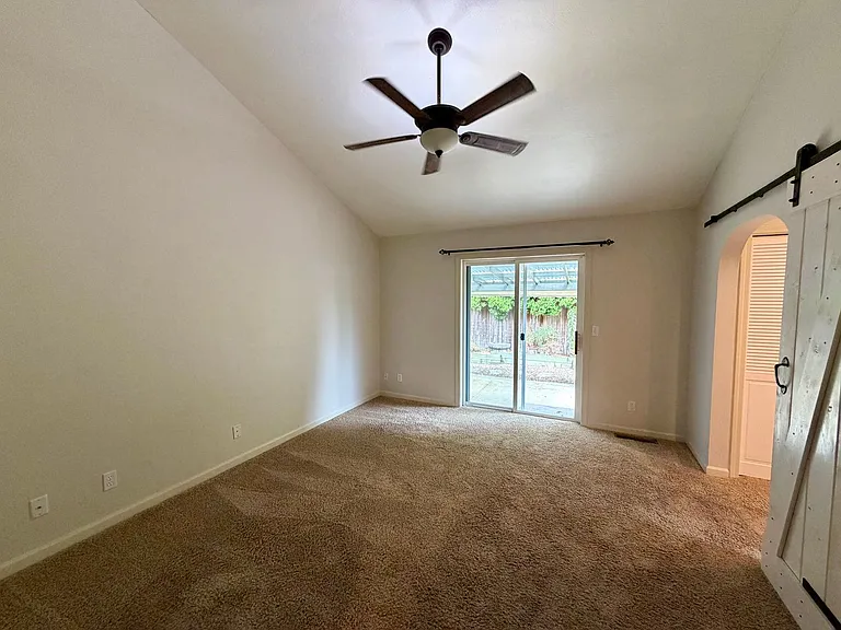 555 Edwards Dr — Photo 15