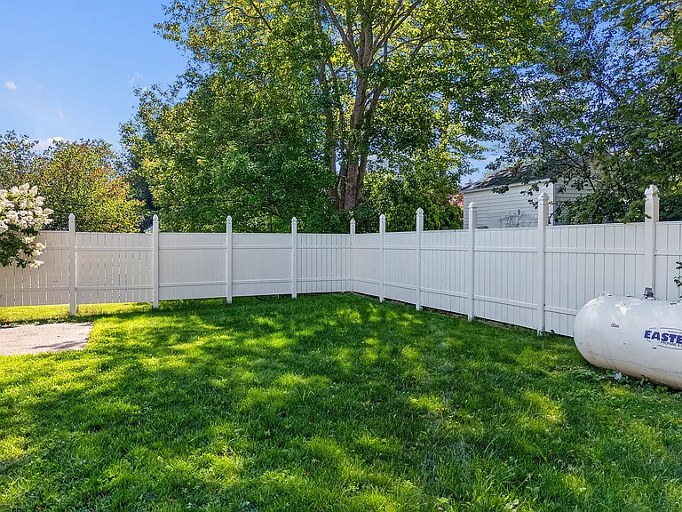 43 Airport Dr — Photo 4