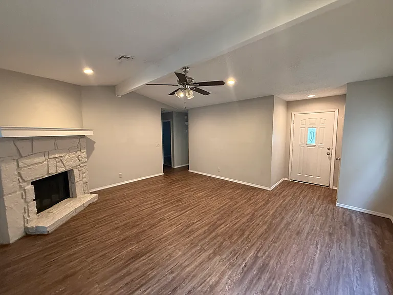 1533 E 67th Pl — Photo 5