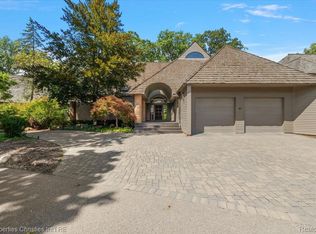 40 Scenic Oaks Dr N, Bloomfield Hills, MI 48304