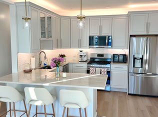 73 Farragut Rd FLOOR 3, Boston, MA 02127