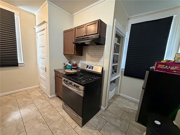 3rd image of 76 Ellison St