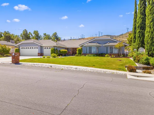 6902 Sycamore Ln, Palmdale, CA 93551