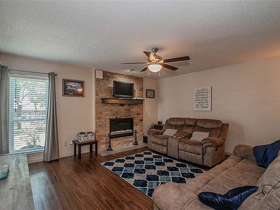 2nd image of 804 Shady Glen Ln