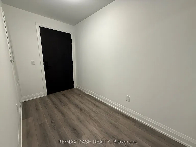 20 Soudan Ave #907 — Photo 5