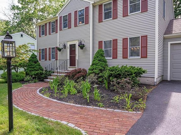 3rd image of 42 Storeybrook Dr