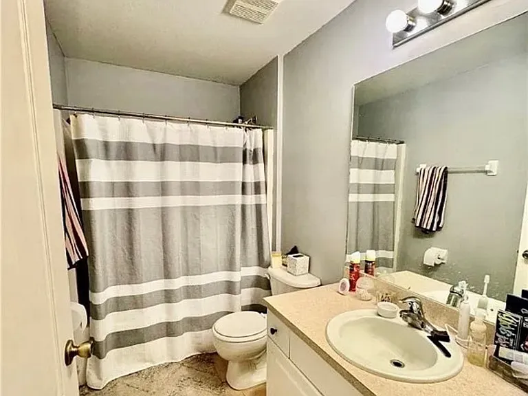 2152 NW 22nd Pl — Photo 9