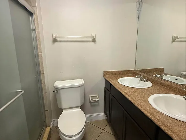 5075 Vineland Rd #201 — Photo 7