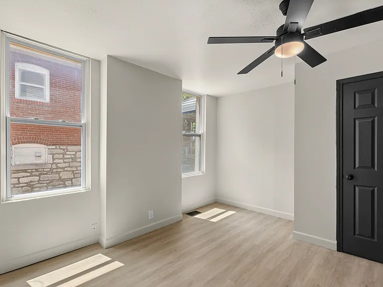 4424 Grace Ave — Photo 10