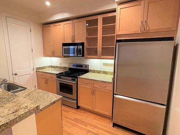 3rd image of 2254 Bush St #1
