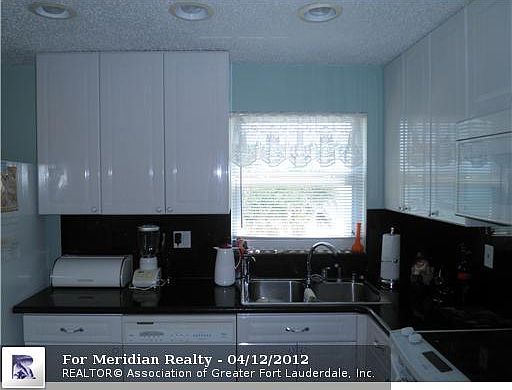 4th image of 3550 Galt Ocean Dr APT 111