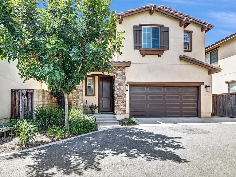 16772 Henry Way — Photo 1