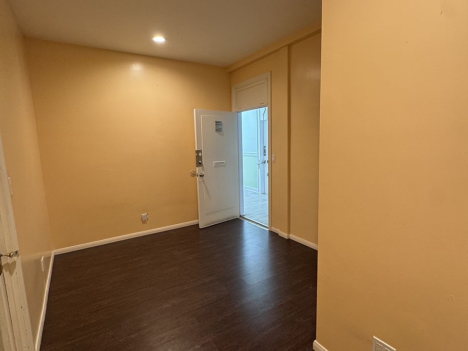 2nd image of 5617 Hollywood Blvd #104