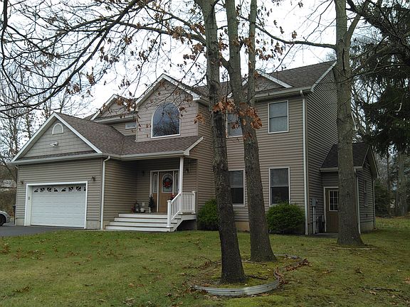 3rd image of 829 Oak Ave