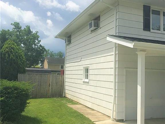 3rd image of 33 Beaumont Dr