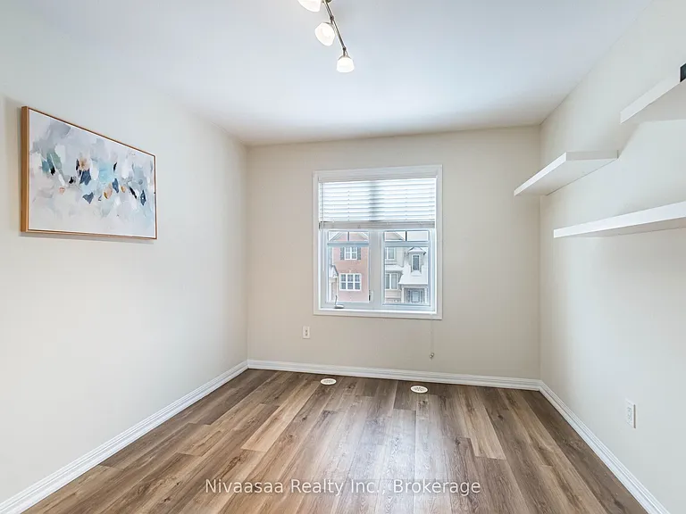 18 Betterton Cres — Photo 32